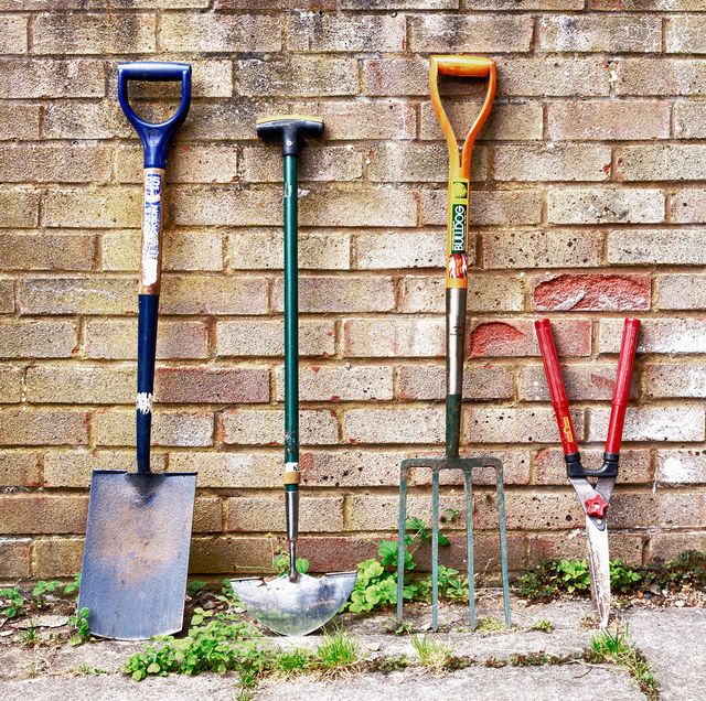 CLEANING UP YOUR GARDEN TOOLS